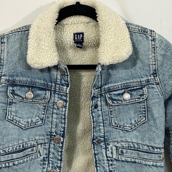 GAP Denim Sherpa Lined Trucker Jacket Kids Medium 8-9 Light Wash Jean Jacket - Picture 4 of 8